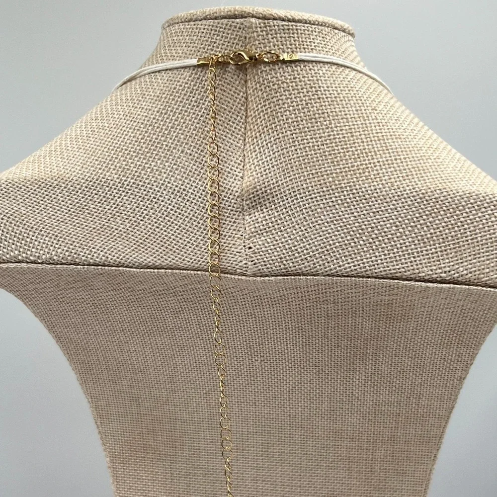 Vintage Natural Cowrie Shell Necklace Gold Metallic Accent Cream Cord Beachy Y2K - Picture 11 of 12